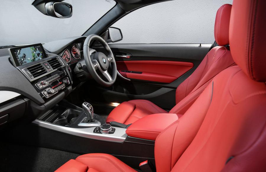 Интерьер BMW M240i Coupe 2016 года  (AU) (фото 3 из 21)